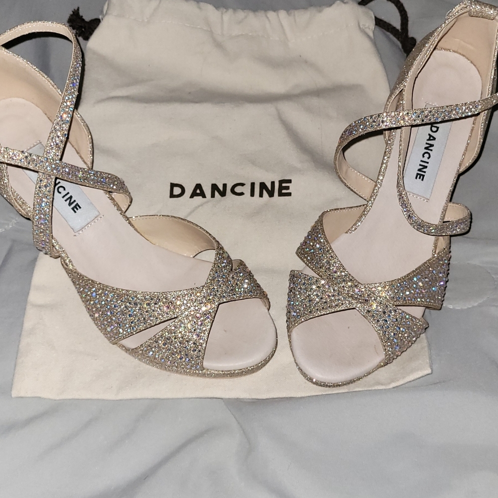 size 7.5 champagne heels